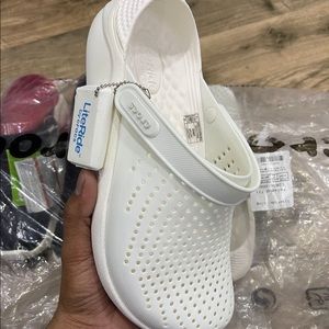 Collection Name: Literide
A pair of white clogs
Synthetic upper with slip-on